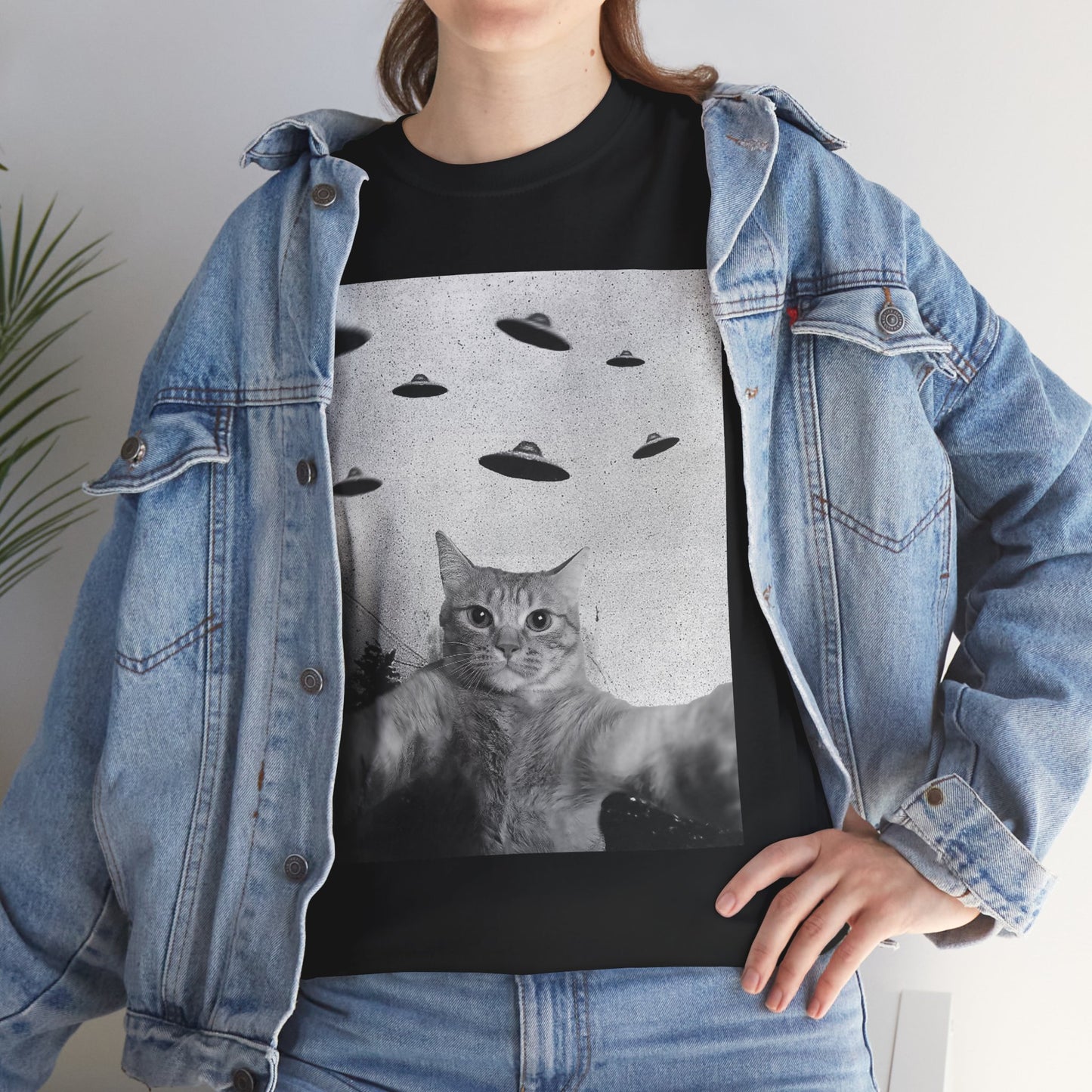 Cat Selfie with UFO Shirt, Space Lovers Cats Owner Flying Saucer Women Men Shirt