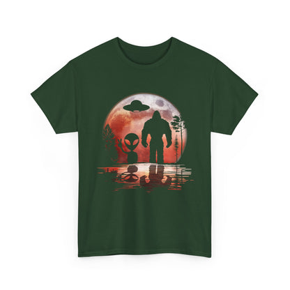 Bigfoot Alien T-Shirt, Sasquatch Bigfoot Lovers Gifts, Bigfoot Alien Space Women Men Shirt