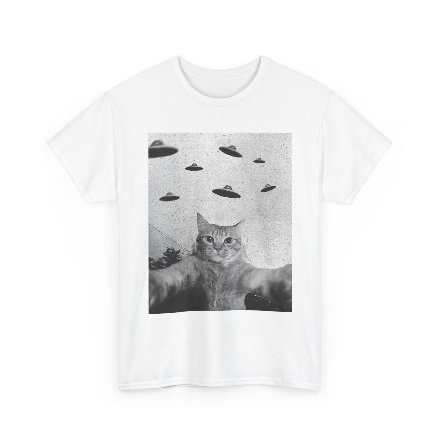 Cat Selfie with UFO Shirt, Space Lovers Cats Owner Flying Saucer Women Men Shirt